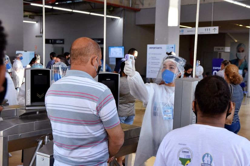 Inicio do atendimento a população no Centro de Triagem da Covid-19. (Foto: Jana Pessôa/Setasc-MT)