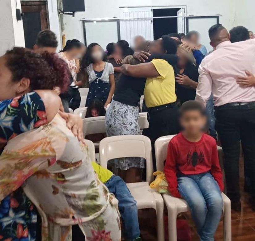 Imagens de culto foram divulgadas pelos próprios pastores em Praia Grande, SP — Foto: Reprodução/Facebook