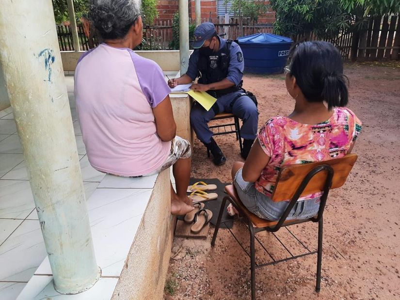 As visitas e atendimentos foram realizados por equipes policiais capacitadas pela a Patrulha Maria da Penha da PM. (Foto: divulgação PM/MT)