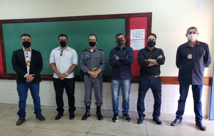 Deputados estaduais conhecem a escola militar de Confresa. (Foto: divulgação)