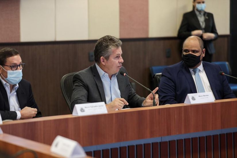Assinatura do Protocolo de Intenções entre Governo do Estado e Ibrachina. (Foto: Tchélo Figueiredo/Secom-MT)