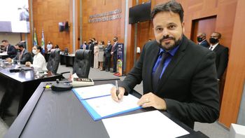 Delegado Claudinei tomou posse no cargo de 3º Secretário da Mesa diretora da ALMT para o biênio 2021/2023. (Foto: JLSiqueira_ALMT)