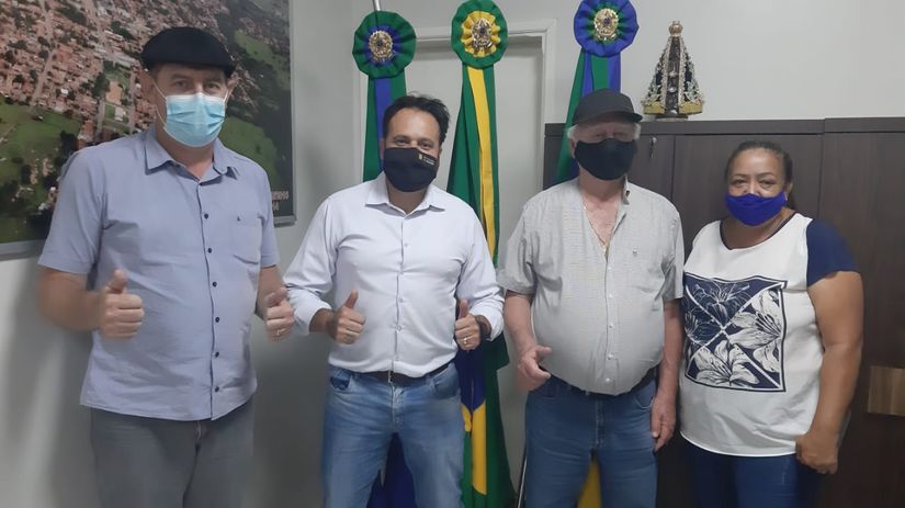Deputado Claudinei com o prefeito Nelson e secretário de Planejamento e Governo de Pedra Preta