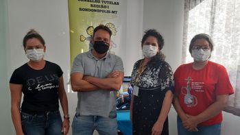 Deputado Claudinei com as conselheiras da unidade de Rondonópolis
