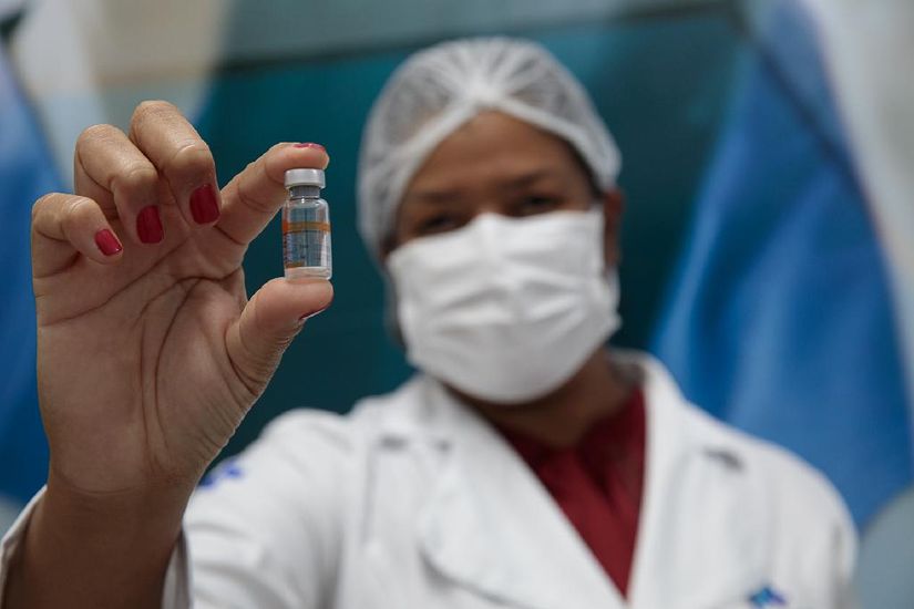 Vacina contra Covid-19 - Foto por: Marcos Vergueiro / Secom-MT