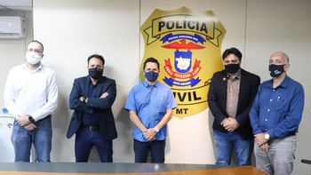 Deputado Claudinei, com os delegados da Diretoria Geral da PJC e representantes da ATC