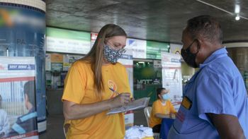 Orientações a taxistas no Terminal Rodoviário de Cuiabá - Foto por: Detran-MT
