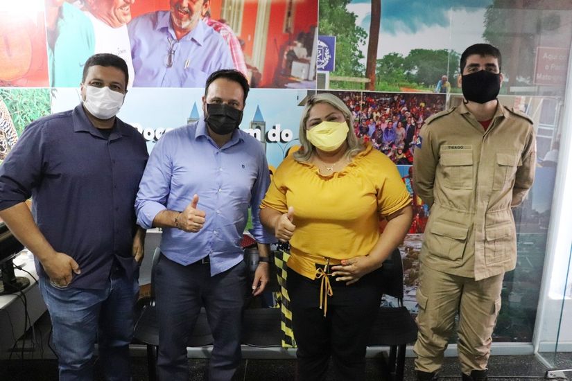 Deputado Claudinei com a secretária de Assistência Social de Poconé e representantes do CBM e Conseg