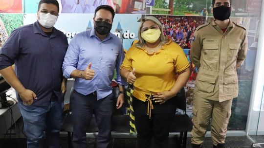Deputado Claudinei com a secretária de Assistência Social de Poconé e representantes do CBM e Conseg