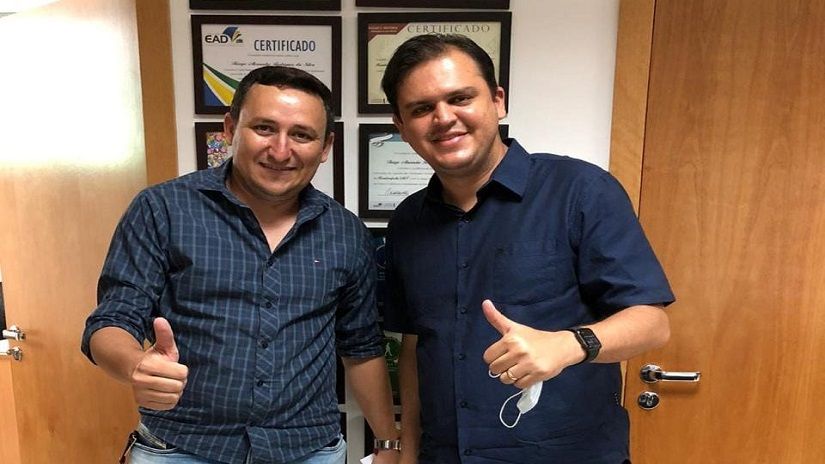 Thiago com o secretário municipal de saúde do município de Paranatinga
