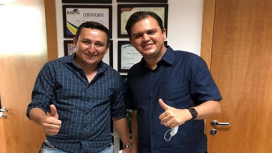 Thiago com o secretário municipal de saúde do município de Paranatinga