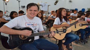 Projeto social conta com recursos próprios de Thiago Silva