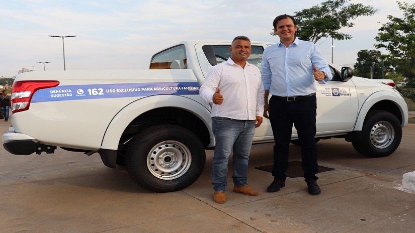 Líder comunitário Carlos Bispo é atendido pelo deputado Thiago Silva