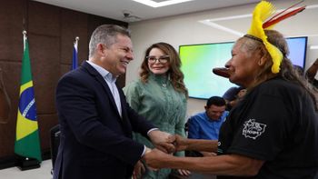 Cacique Raoni, primeira-dama de MT Virginia Mendes e governador Mauro Mendes Crédito - Jana Pessôa