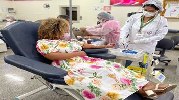 O sangue coletado beneficia pessoas internadas e em tratamento nas unidades e hospitais do Sistema Único de Saúde (SUS) em todo o Estado. Cr