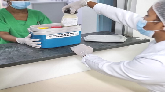 Como ser doadora  Rodrigo explica que podem ser doadoras as pessoas que estiverem amamentando e produzem qualquer quantidade de leite para a