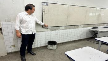 Thiago Silva durante vistoria em unidade escolar