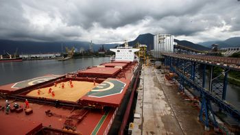 Reuters / Paulo Whitaker