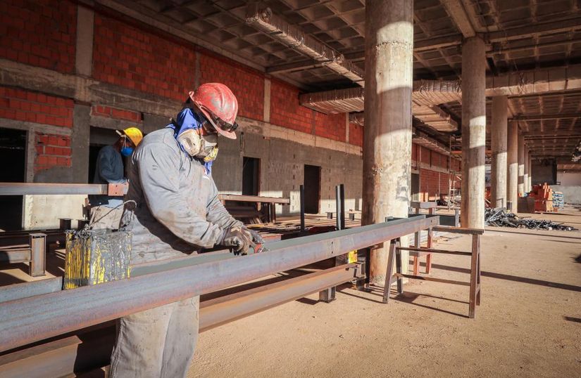 O desempenho de Mato Grosso se destaca em relação ao país; construção civil é um dos setores que mais empregam - Foto por: Michel Alvim/Seco