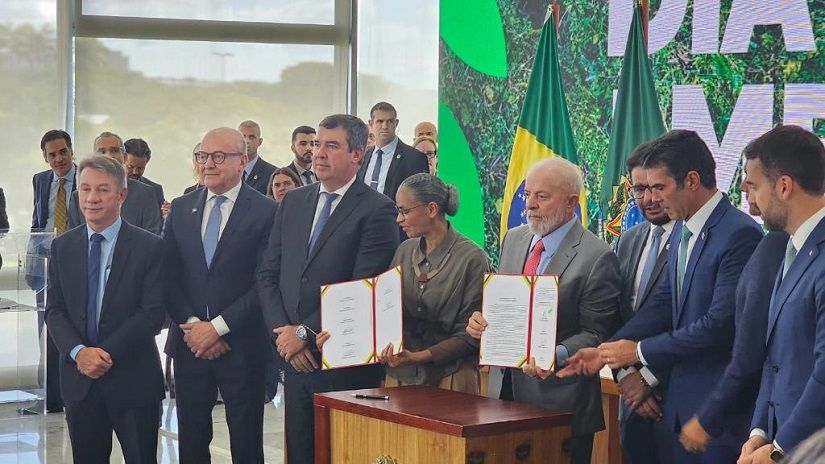 Vice-governador Otaviano Pivetta ao lado do presidente Lula, ministra Marina Silva e os governadores da Amazônia Legal Crédito - Secom/MT