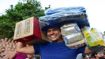 Ao todo, foram entregues 400 cestas de alimentos e kits de limpeza e higiene, 200 filtros de barro, além de cobertores, brinquedos e gulosei