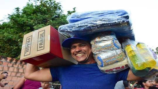Ao todo, foram entregues 400 cestas de alimentos e kits de limpeza e higiene, 200 filtros de barro, além de cobertores, brinquedos e gulosei