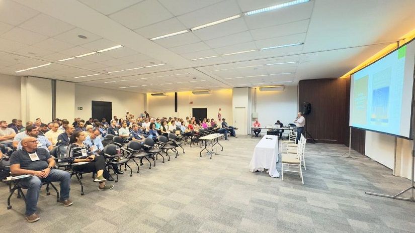 Palestra de abertura foi ministrada pelo representante do Mapa, Érico Tadashi, que abordou sobre o panorama nacional dos programas fitossani